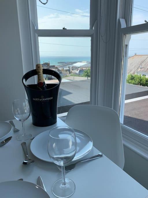 Stunning 2 Bed Apartment With Sea Views, Penzance Zewnętrze zdjęcie
